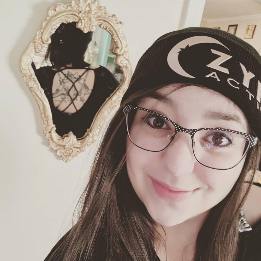 Meet your Posher, Sissie